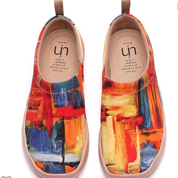uin sneakers